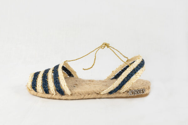 Plana calada marinera, natural y azul marino tejida en cordón de color oro